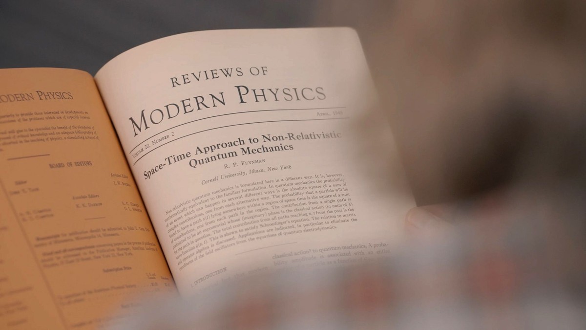 An opened Reviews of Modern Physics page