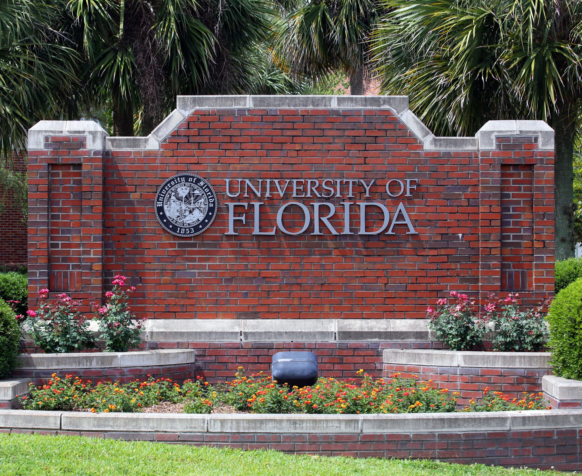 A low brick wall adorned with the University of Florida's name and seal.
