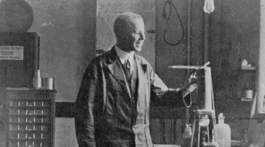 Bertram Boltwood in his laboratory at Yale in 1917.