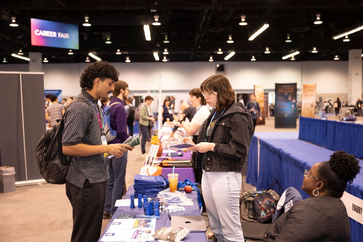 A student the APS Global Physics Summit exhibit hall