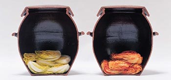 Kimchi in ceramic pots