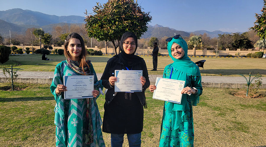 three Pakistani students are presentation an honor